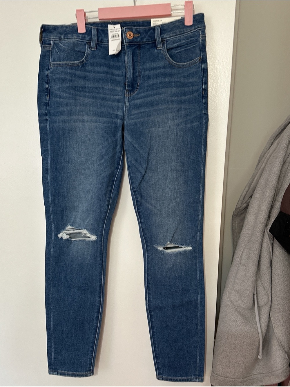 American Eagle Distressed Women’s Skinny Jeans
